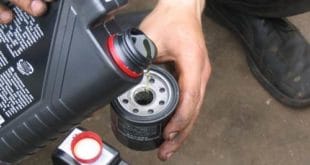 Самостоятельное выполнение замены масла вместе с масляным фильтром на моторе транспортного средства марки Daewoo Matiz