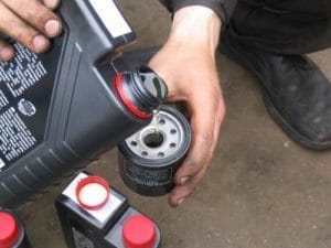 Замена масла вместе с масляным фильтром на моторе автомобиля Daewoo Matiz